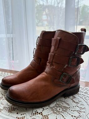 Frye Valerie Strappy Shearling 
Moto Boots - Cognac 8.5 New Condition